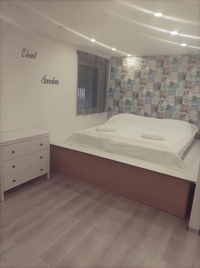 Appartamento Magnolia Apartman Siófok Esterno foto
