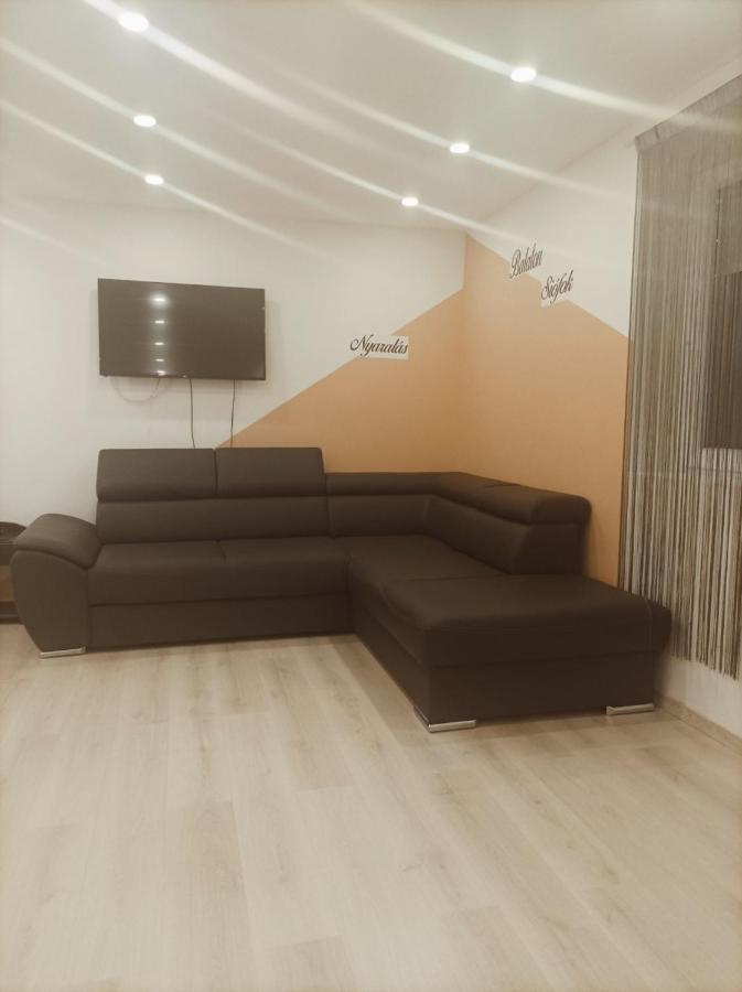 Appartamento Magnolia Apartman Siófok Esterno foto